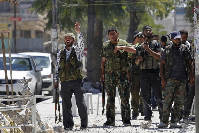 Lực lượng nổi dậy tại Seif El Dawla, trung tâm thành phố Aleppo, Syria ngày 22/8/2012